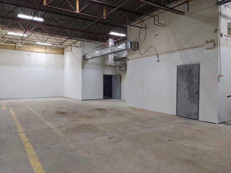 More Photos Of 8312-8314 Fraser Av, Fort McMurray Showroom For Lease