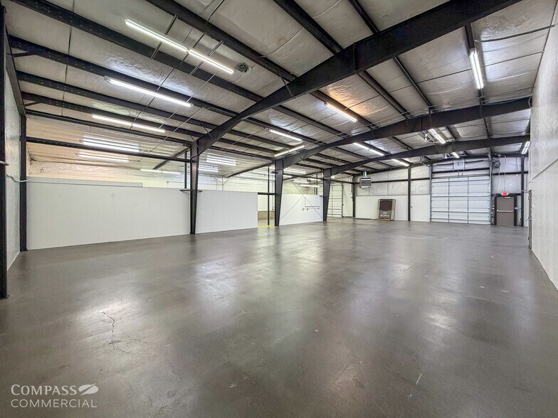 More Photos Of 850 NE 1st St, Bend Service For Lease