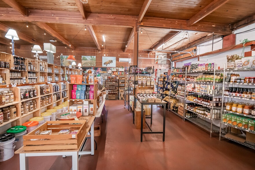 More Photos Of 926 E Main St, Cottage Grove Restaurant For Sale