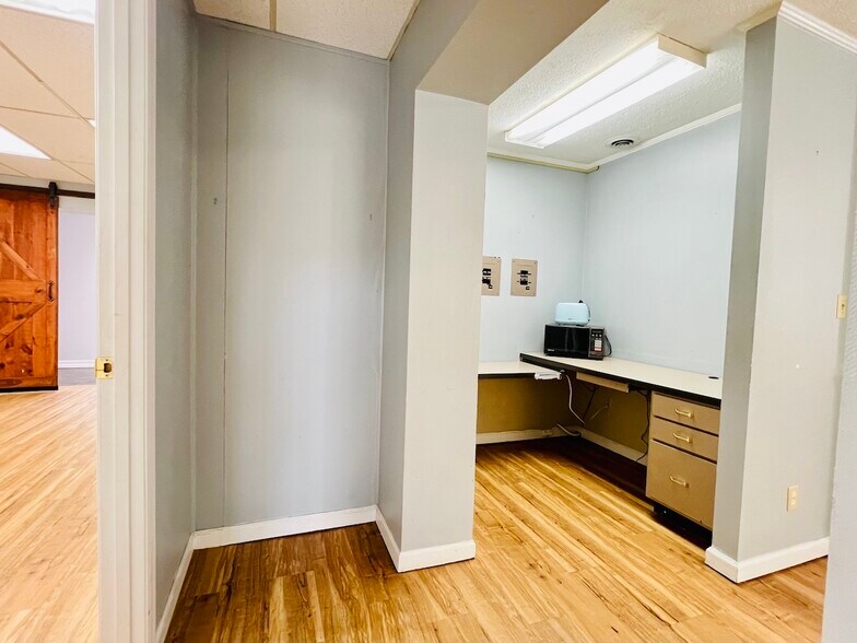 More Photos Of 414 Public Sq, Columbia Office For Sale