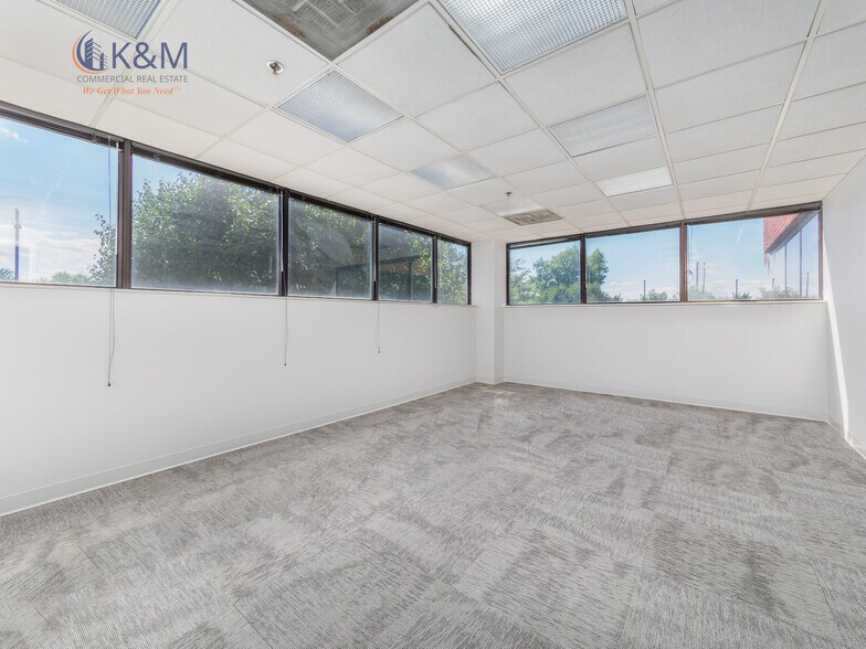 More Photos Of 21495 Ridgetop Cir, Sterling Medical For Sale