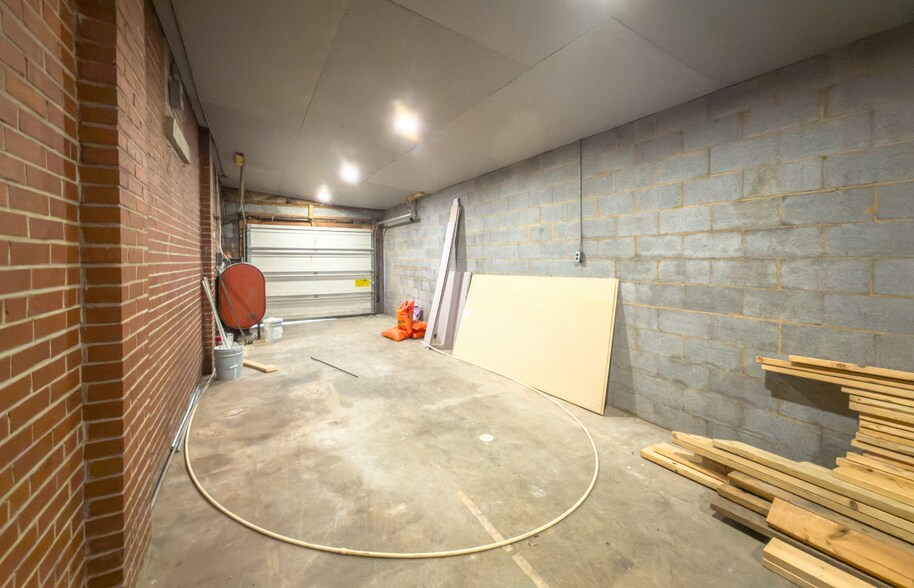 More Photos Of 3312 Cove Rd NW, Roanoke Storefront For Lease
