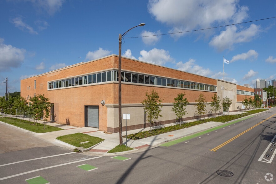 More Photos Of 2410 Polk St, Houston Office For Lease