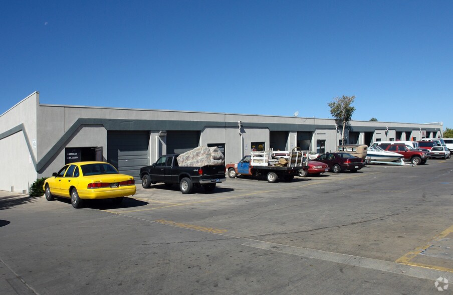 Primary Photo Of 472 Laredo St, Aurora Light Distribution For Lease