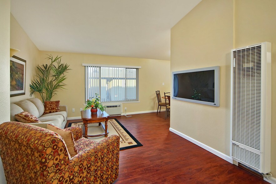 More Photos Of 10501 Croetto Way, Rancho Cordova Apartments For Sale
