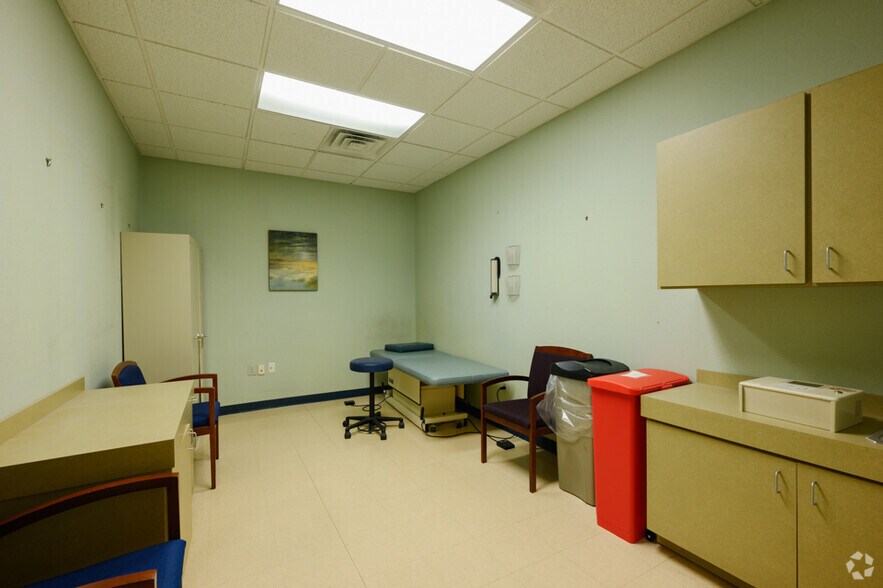More Photos Of 1999 Sproul Rd, Broomall Medical For Lease