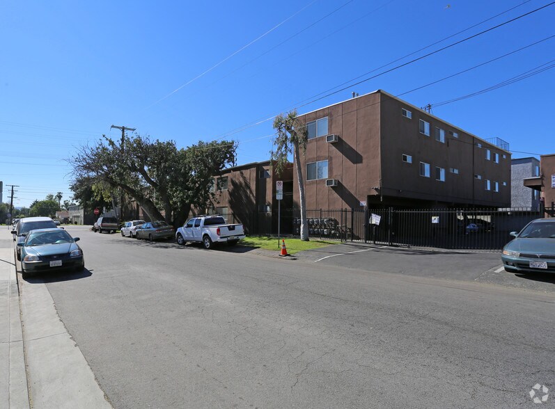 More Photos Of 15405 Vanowen St, Van Nuys Apartments For Sale