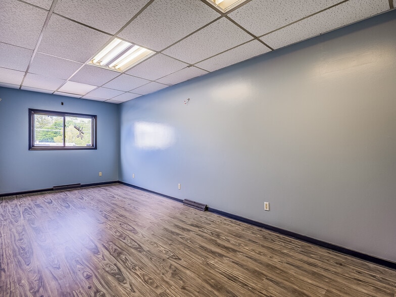 More Photos Of 1121 E State Blvd, Fort Wayne Freestanding For Sale