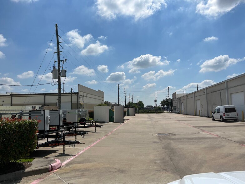 More Photos Of 20302 Park Row, Katy Light Distribution For Lease
