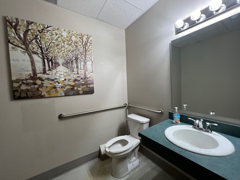 More Photos Of 10-24 Remick Blvd, Springboro Medical For Sale