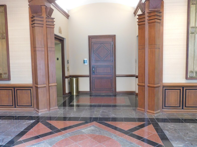 More Photos Of 211 King St, Charleston Office For Lease