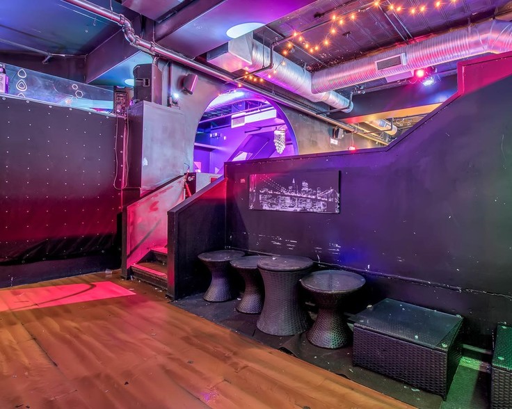 More Photos Of 228 Franklin St, Buffalo Bar For Sale