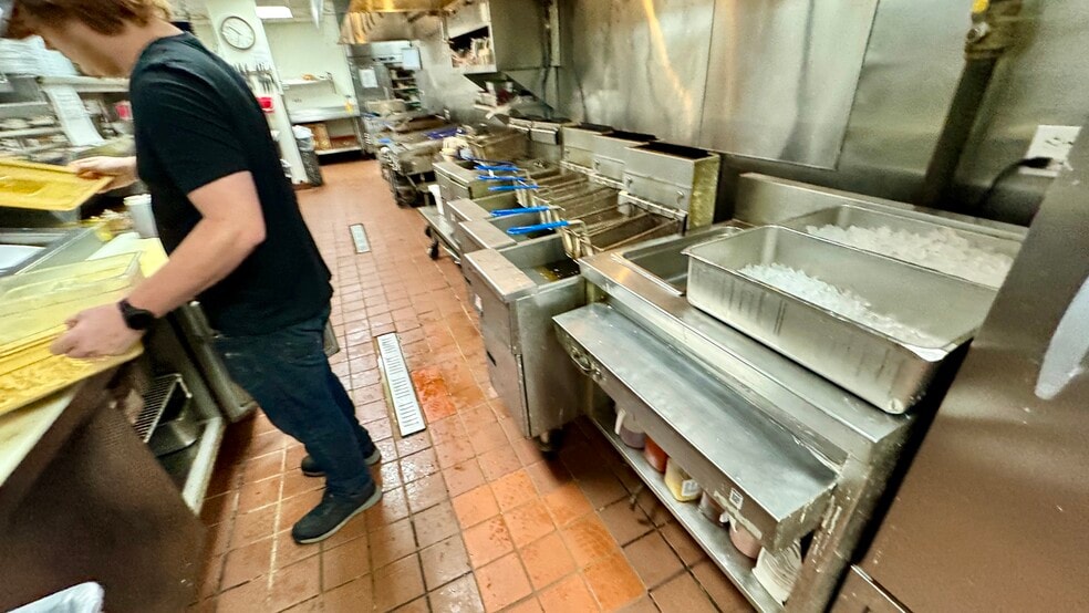 More Photos Of 3333 Hwy 10 E, Moorhead Restaurant For Lease