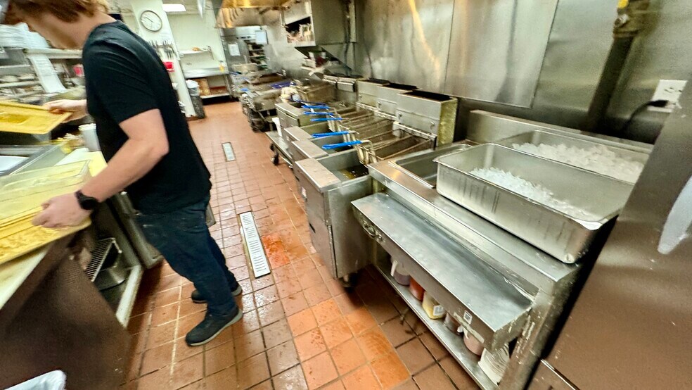 More Photos Of 3333 Hwy 10 E, Moorhead Restaurant For Sale