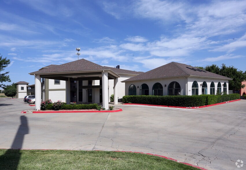 Primary Photo Of 2102 S Coulter St, Amarillo Hotel For Sale