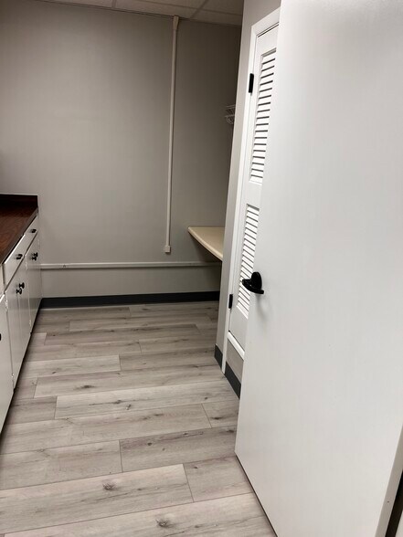 More Photos Of 1401 Applewood Dr, Dalton Medical For Lease