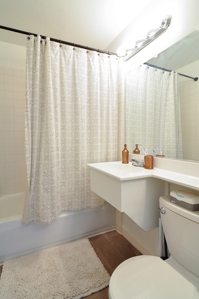 More Photos Of 1518-1536 Rosecrans St, San Diego Apartments For Sale