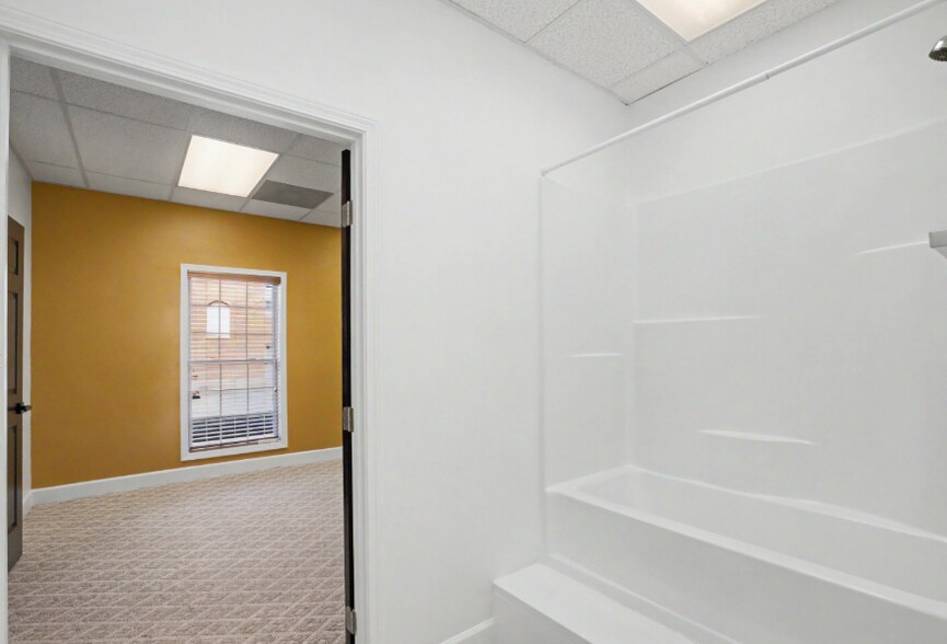 More Photos Of 139A W Ellis Rd, Griffin Loft Creative Space For Sale