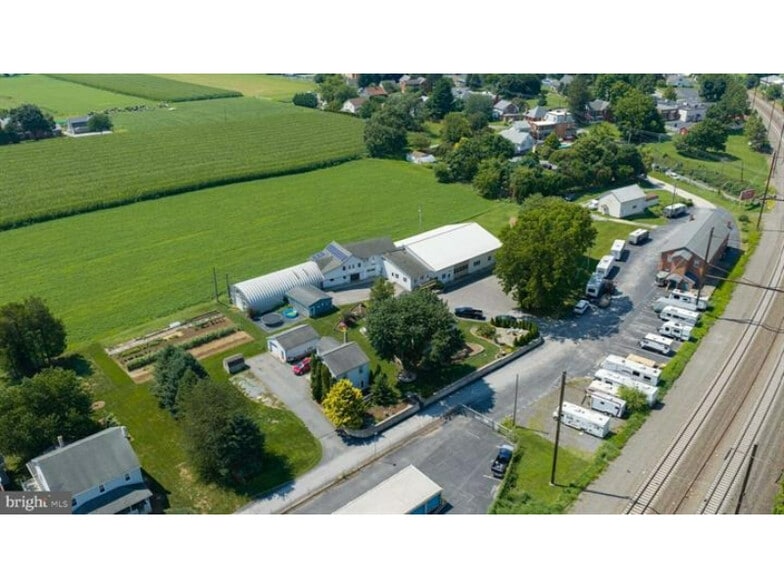 More Photos Of 240 Railroad Ave, Bird In Hand Flex For Sale