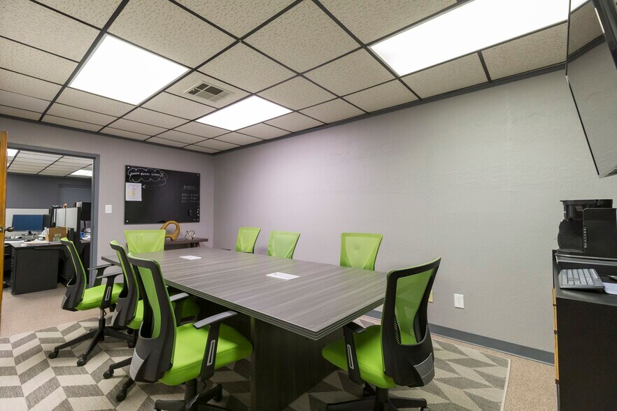 More Photos Of 770 W Rock Creek Rd, Norman Office For Lease