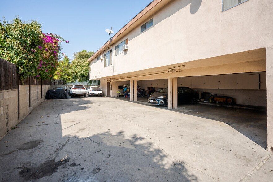 More Photos Of 6535 Fulton Ave, Van Nuys Apartments For Sale