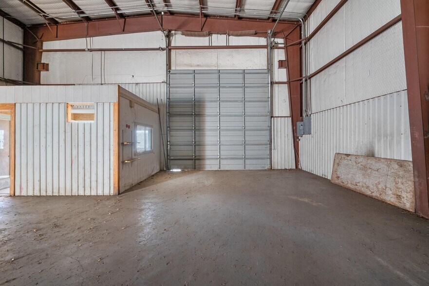 More Photos Of 503 W Central Ave, Comanche Warehouse For Sale