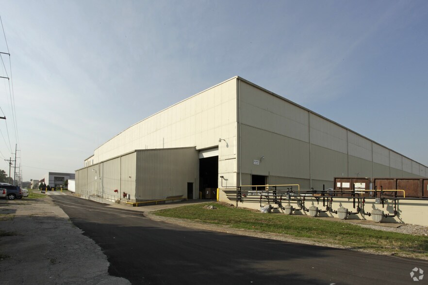 More Photos Of 541 Industry Rd, Louisville Manufacturing For Lease