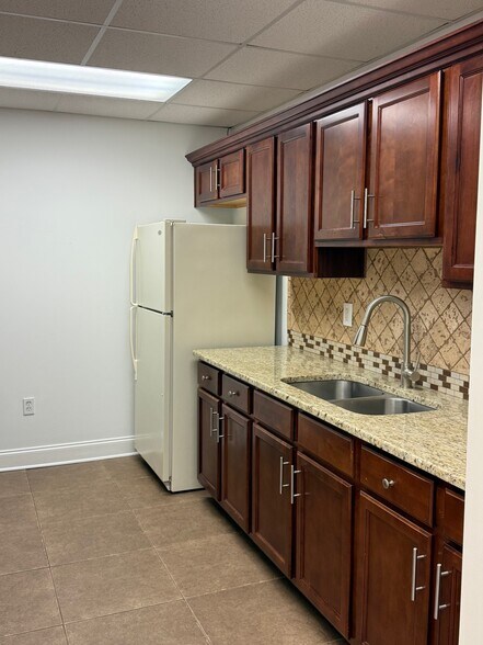 More Photos Of 6065 Parkway North Dr, Cumming Distribution For Sale