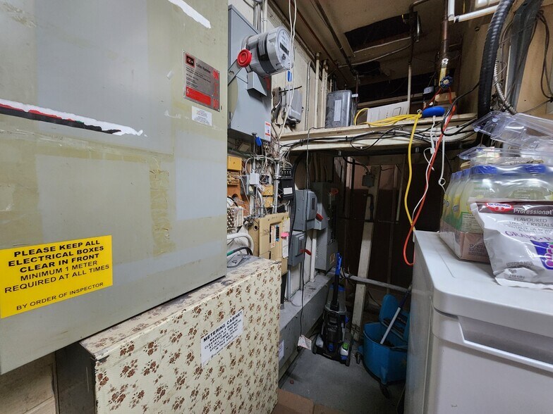 More Photos Of 208 Railway Ave E, Drumheller Convenience Store For Sale