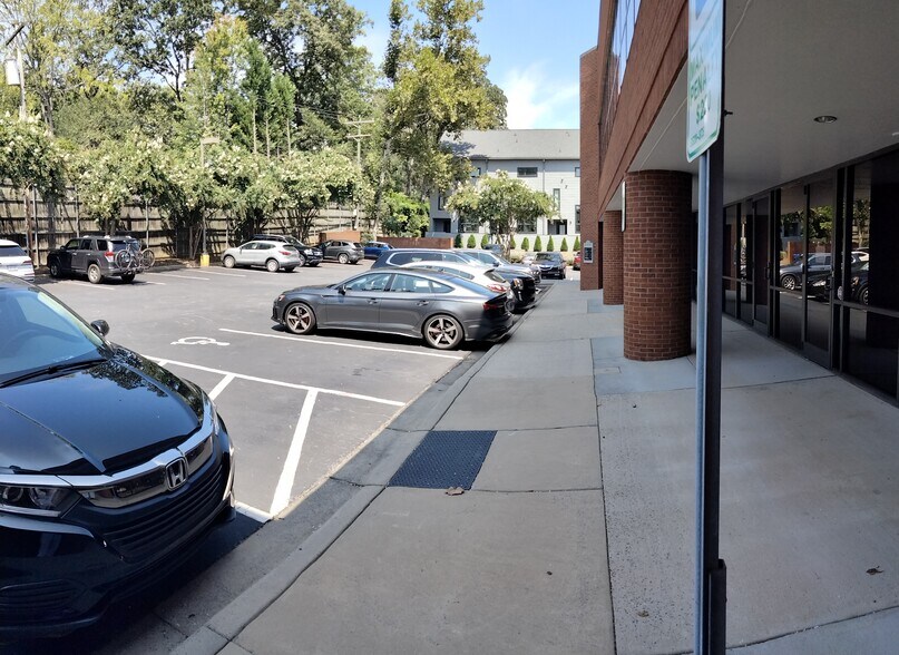 More Photos Of 1100 Kenilworth Ave, Charlotte Office For Lease