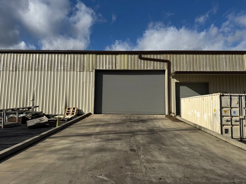 More Photos Of 4601 Lewis Rd, Stone Mountain Distribution For Lease