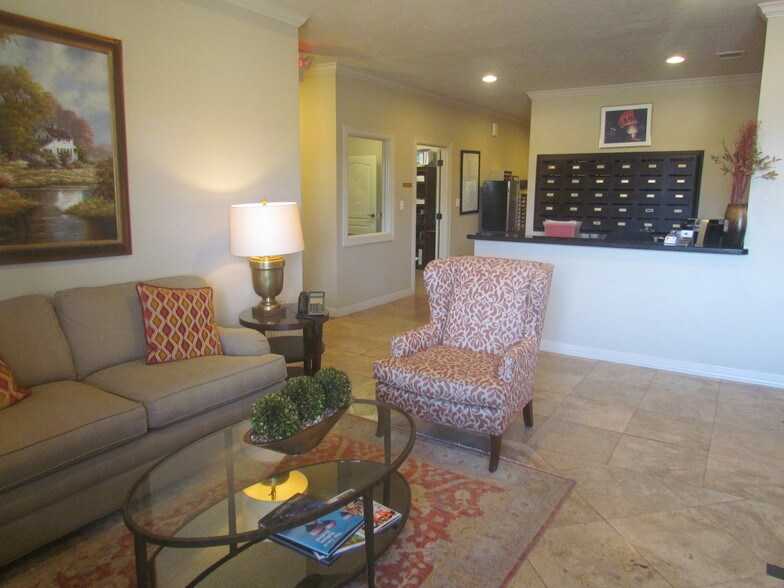 More Photos Of 3030 University Dr E, College Station Medical For Lease