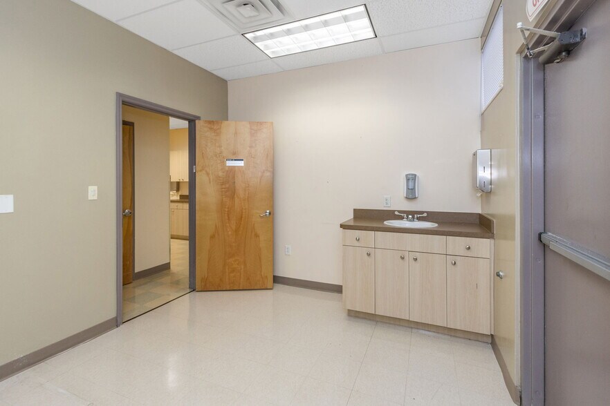 More Photos Of 14517 Bruce B Downs Blvd, Tampa Office For Lease