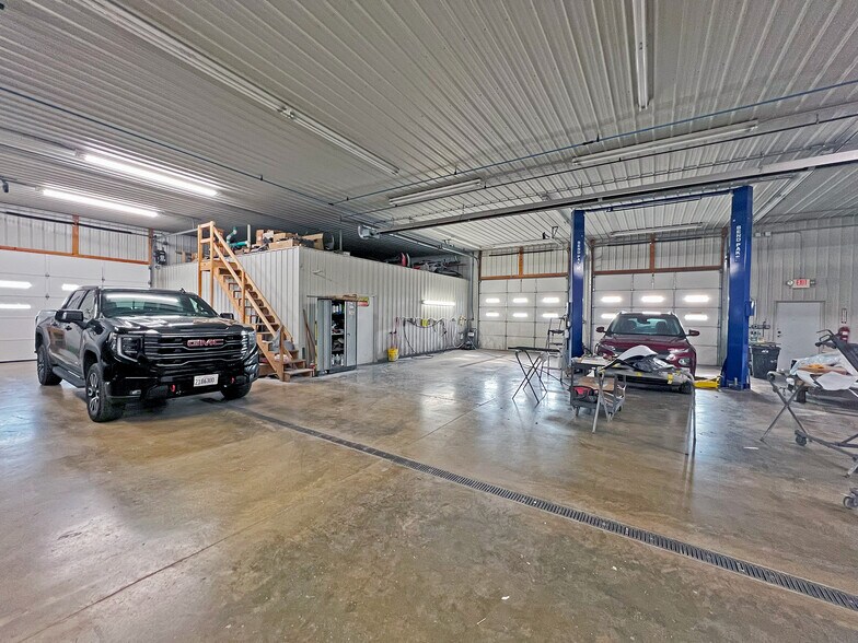 More Photos Of 1360 W Market St, Red Bud Industrial For Sale
