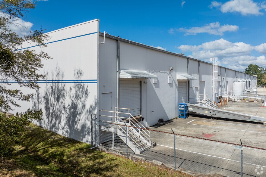 More Photos Of 6600 Youngerman Cir, Jacksonville Unknown For Lease