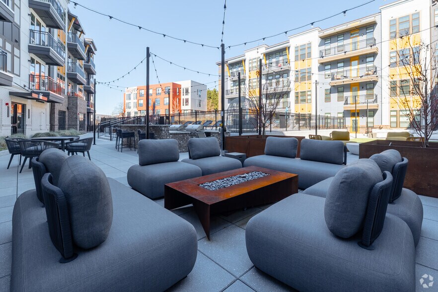 More Photos Of 146 Roberts St, Asheville Apartments For Lease