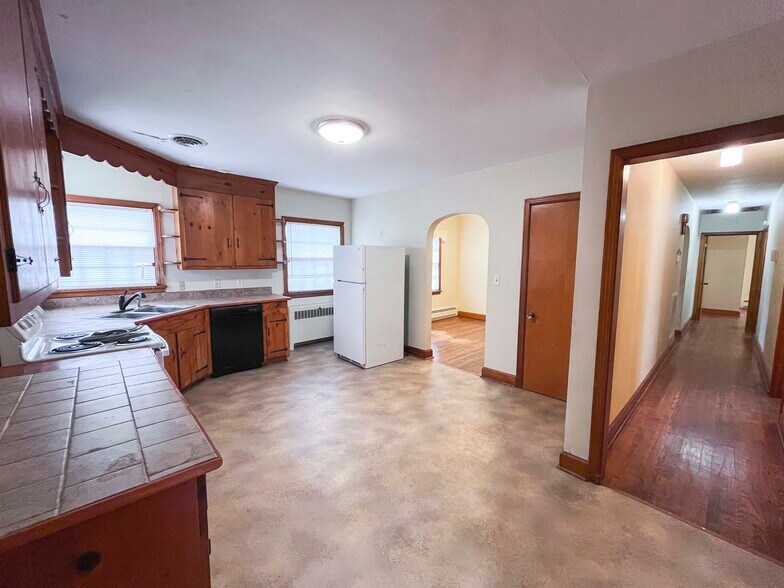 More Photos Of 1001 E Lynchburg Salem Tpke, Bedford Office For Sale