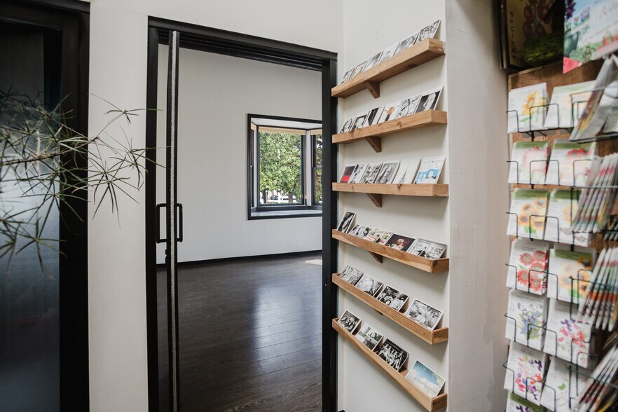 More Photos Of 10 Plaza Sq, Orange Storefront Retail Office For Lease