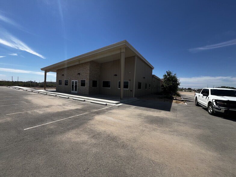 More Photos Of 2484 Betty ave, Monahans Warehouse For Sale