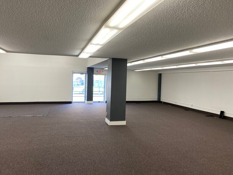 More Photos Of 1400 St Paul St, Rochester Showroom For Lease
