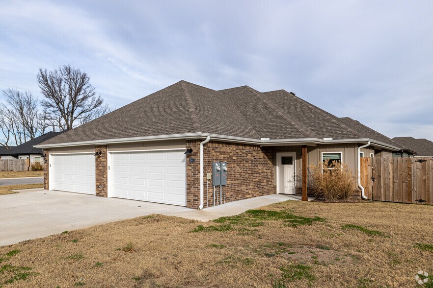 Primary Photo Of 275 N Hunter St, Farmington Apartments For Sale