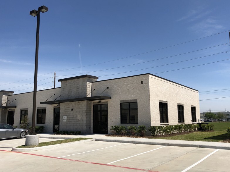 Primary Photo Of 12440 Emily Ct, Sugar Land Medical For Lease
