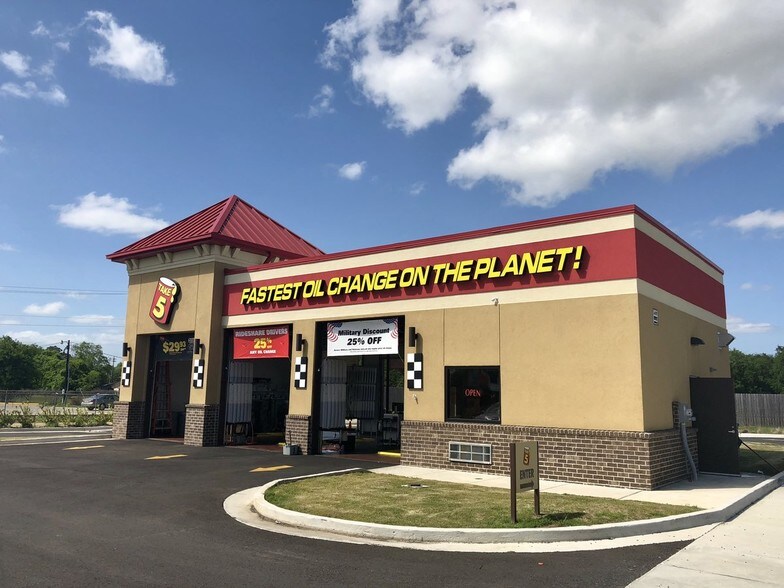 More Photos Of 684-762 E Admiral Doyle Dr, New Iberia Storefront For Lease