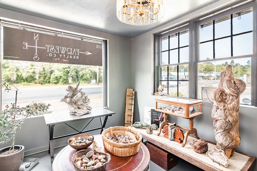 More Photos Of 3110 SE Highway 101, Lincoln City Storefront For Sale