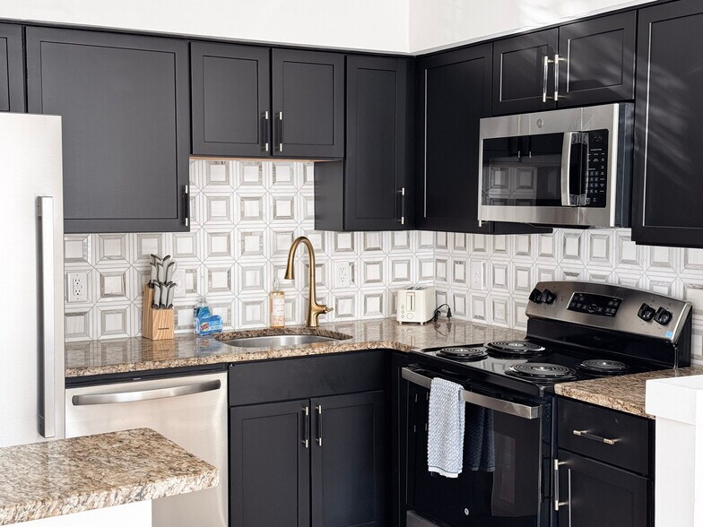More Photos Of 2708 Reef Ct, Virginia Beach Apartments For Sale