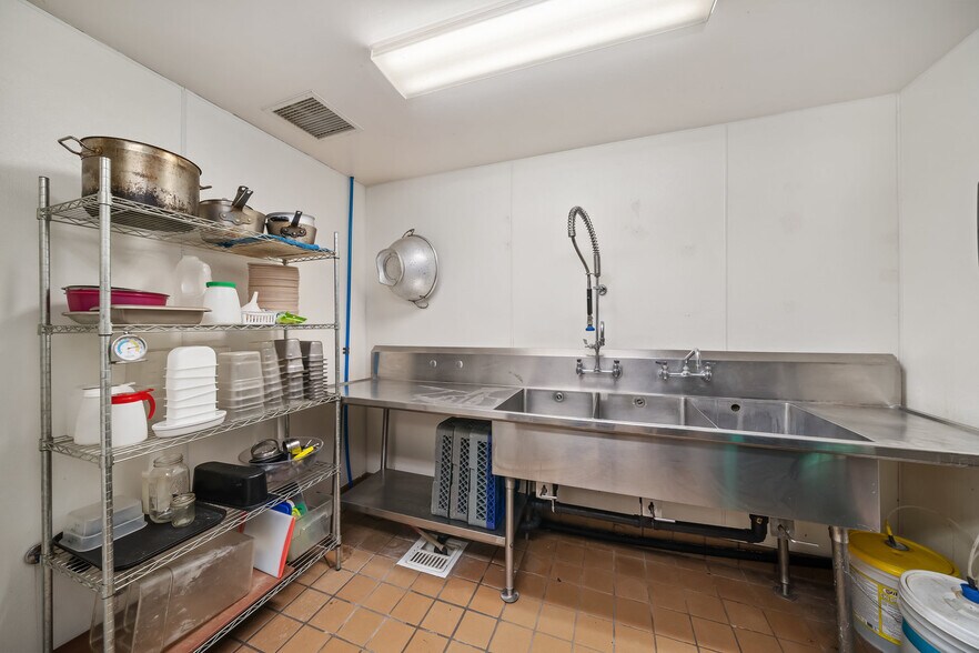 More Photos Of 1144 Black Oak Dr, Paso Robles Freestanding For Sale