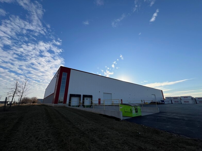 More Photos Of 2801 W Evergreen Dr, Appleton Warehouse For Lease
