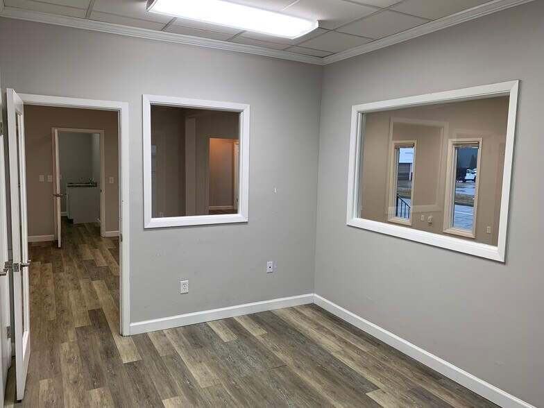 More Photos Of 2110 Maywill St, Richmond Light Distribution For Lease