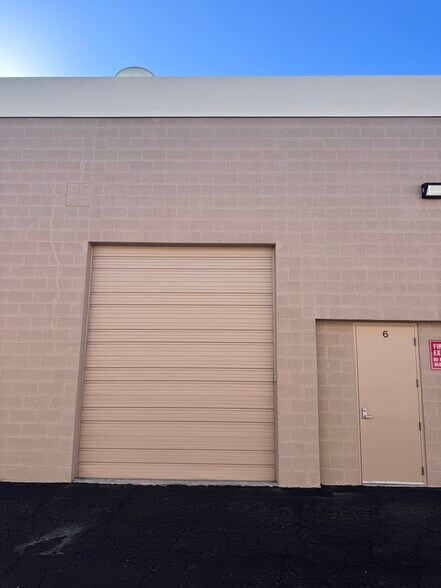 More Photos Of 16055 N Dial Blvd, Scottsdale Warehouse For Lease