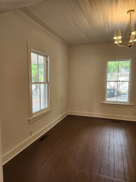 More Photos Of 206-208 W Richardson Ave, Summerville Freestanding For Lease